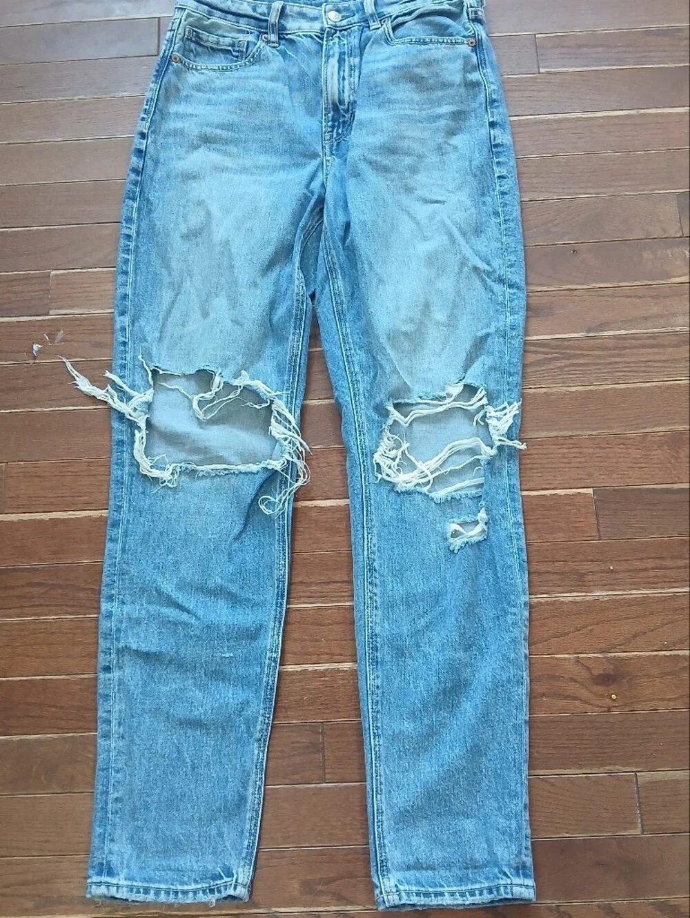 American Eagle Outfitters Light Wash Distressed Mom Jean Denim Sz 6 Long